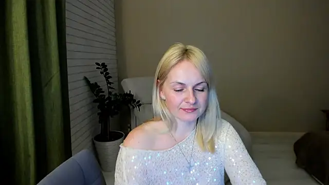 Alicee_Gracee's cam snapshot