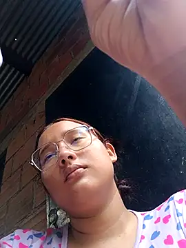 young_dairy01's cam snapshot