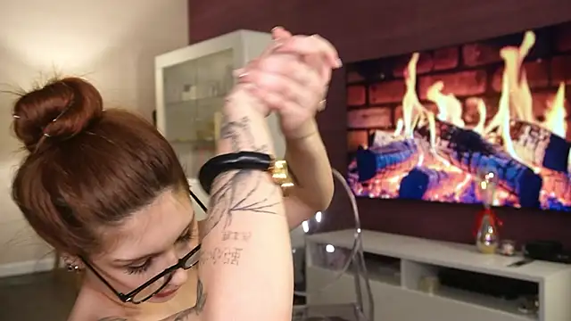 daisy_sexxxsirens's cam snapshot