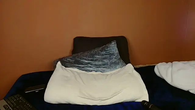 Ogle_'s cam snapshot