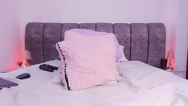 naia_blessed's cam snapshot