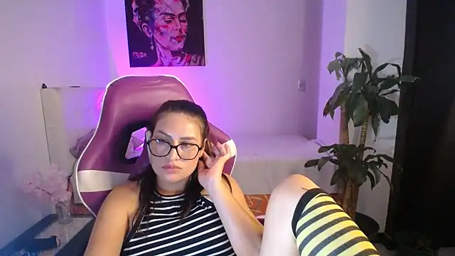 esmeraldaa230's cam snapshot