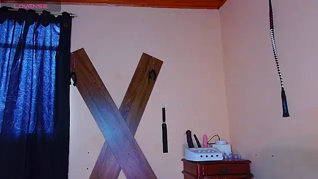 Mrblackpetiteblonde2's cam snapshot