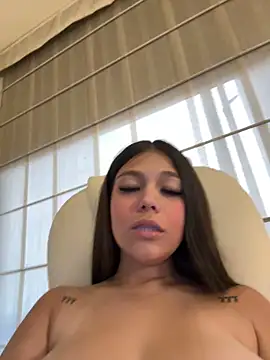 Alyshanon18's cam snapshot