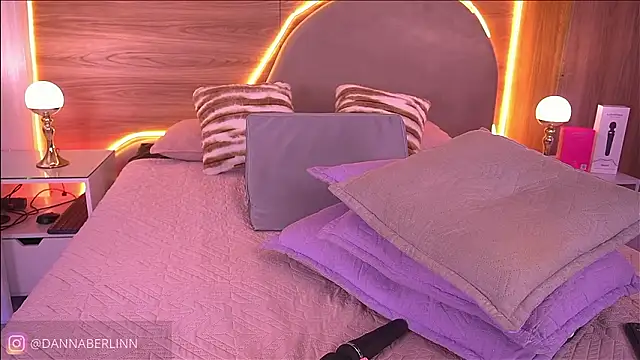 danna_berlin_'s cam snapshot