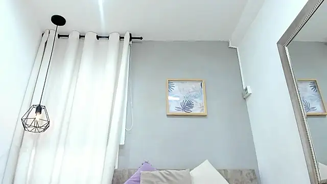 _LaraMom_'s cam snapshot