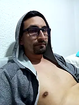 aaron_latin69's cam snapshot