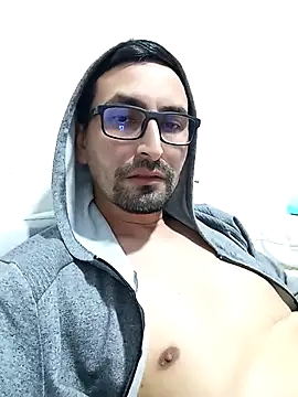 aaron_latin69's cam snapshot