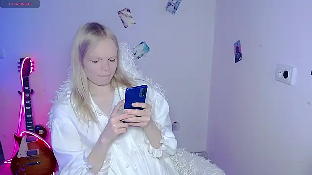 Emily_Nyaffee live sex cam