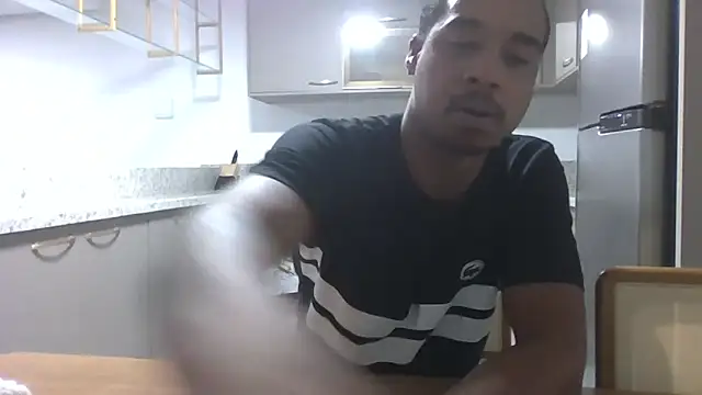 JUNINHOLEKEJR live sex cam