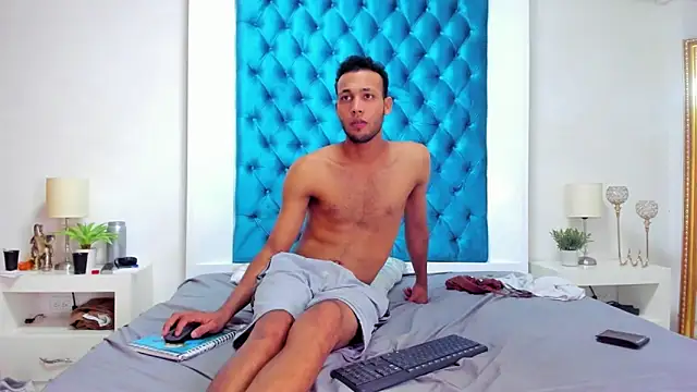 Ivan_and_Sarha's cam snapshot