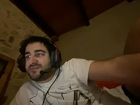 young_bear06's cam snapshot