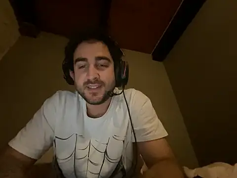 young_bear06's cam snapshot