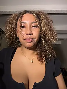 lauraltt live sex cam