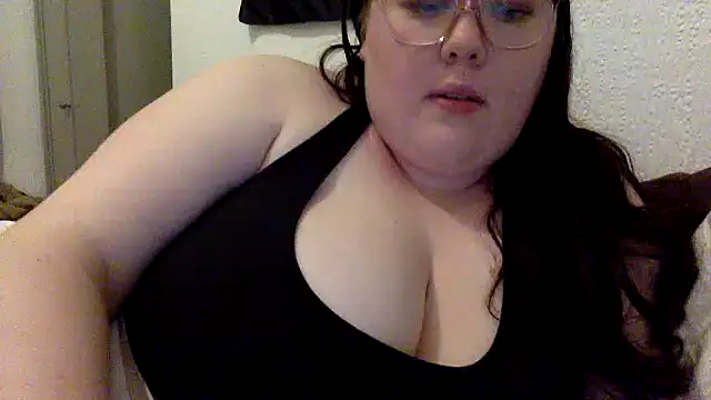 Sexycurvyemilyy's cam snapshot