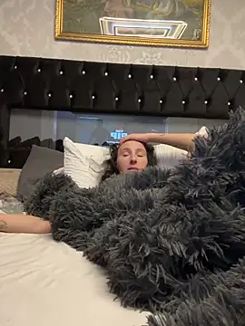 Emilia_Mausi's cam snapshot