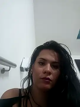 paris_laurens's cam snapshot