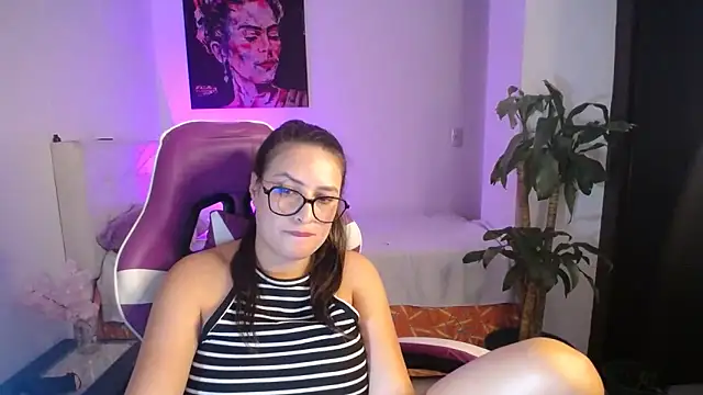 esmeraldaa230's cam snapshot