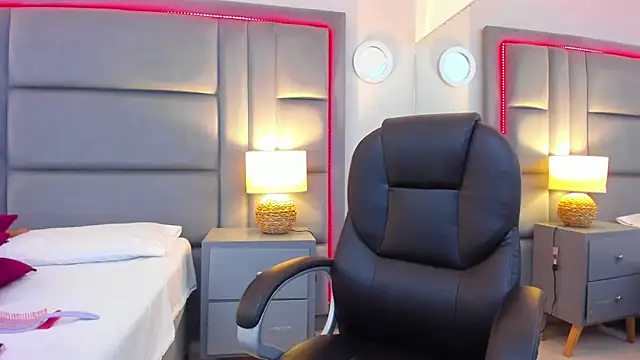 GabyMoreau's cam snapshot