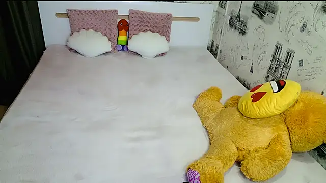 lovely-eyes's cam snapshot