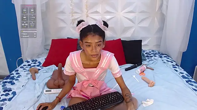 adisson_petite1's cam snapshot