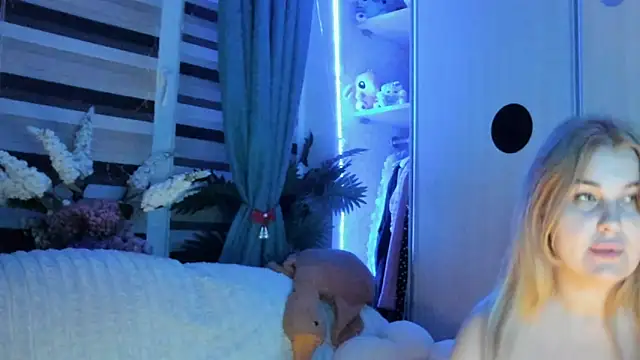 CoraSwon's cam snapshot