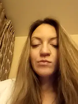 KattyLuuu's cam snapshot