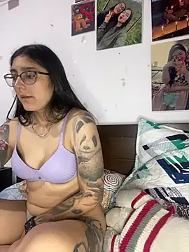 PamelaFtMia's cam snapshot