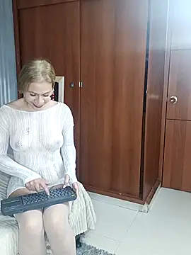 geminis_milf's cam snapshot