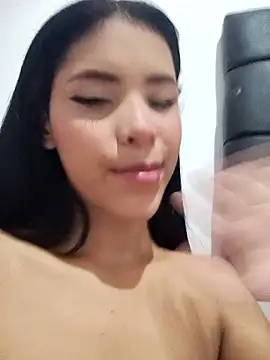 Luucia_09's cam snapshot