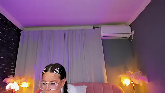 AmedeeaBanks live sex cam