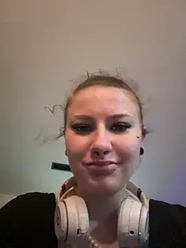 sluttysmiley's cam snapshot