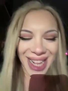 AlyssaFoxx_'s cam snapshot