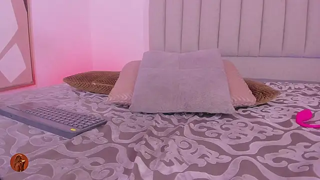 Nikki_Angel_'s cam snapshot