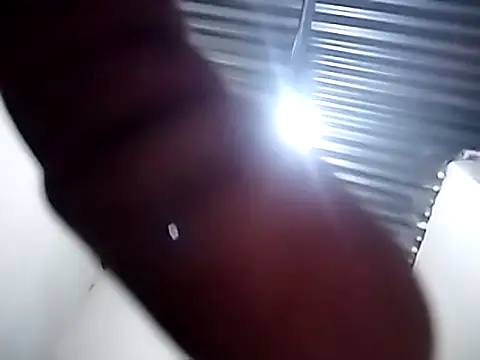 hugecrksam's cam snapshot