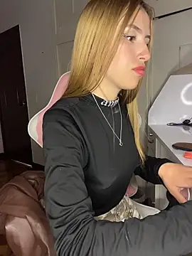 PrettyAshley_'s cam snapshot