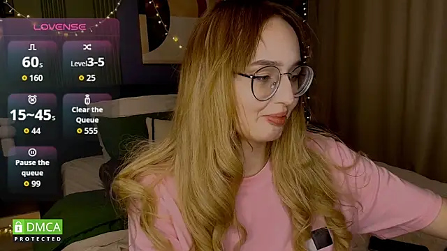 AdeLuna's cam snapshot