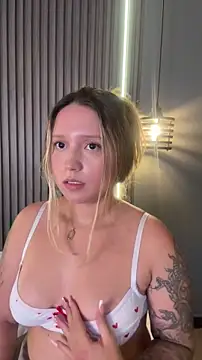 MiaPetit_'s cam snapshot