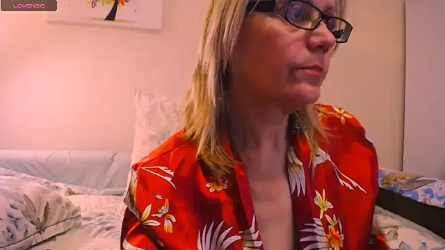 MadameSquirtTatti4's cam snapshot