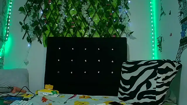 any_mour's cam snapshot