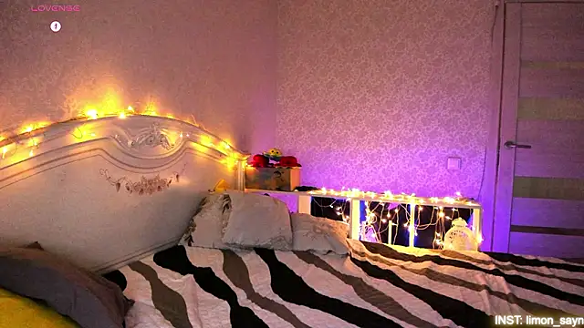 LillyMoure_ live sex cam