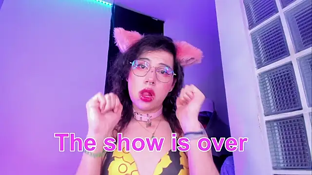 Sweet-SharoKitty live sex cam