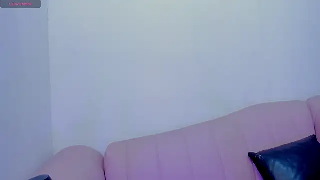 Lya_dubois_'s cam snapshot