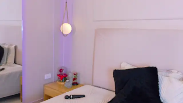 OlayaCooper's cam snapshot