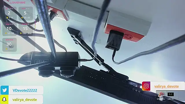 valirya_devote live sex cam