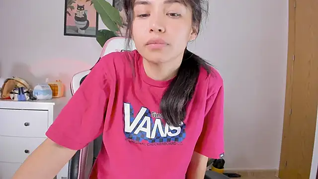 Adriennesexxx live sex cam