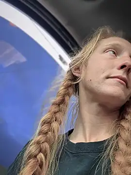 GoldenFlameGoddess live sex cam