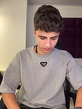 AdrianRinaldi live sex cam