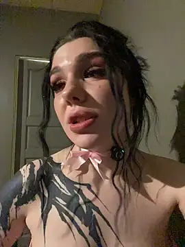 MaeveMoon live sex cam