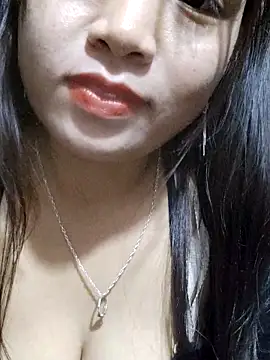 miumiu_sexy2x's cam snapshot